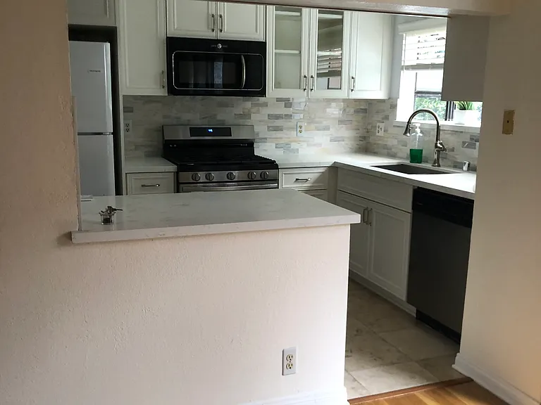 1018 E 3rd St #C — Photo 14