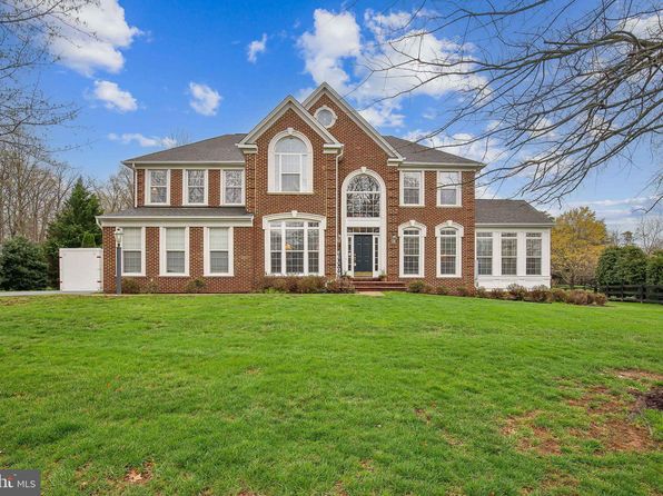 7664 Great Dover St, Gainesville, VA 20155