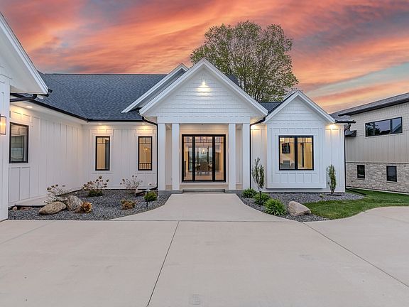 3rd image of 2720 Breezy Heights Dr