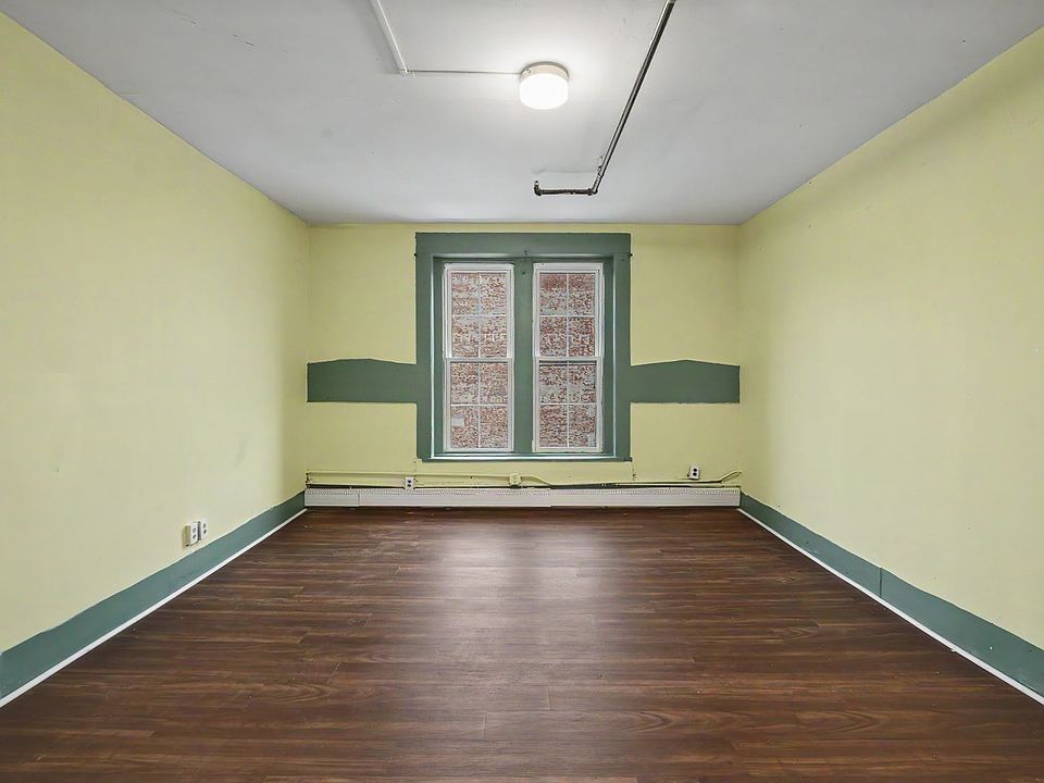 1st image of 128 High St #3