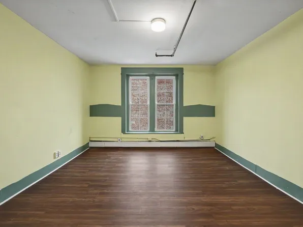 126 High Street (Unicorn)- 128 High St Tenant, 128 High St #3, Holyoke, MA 01040