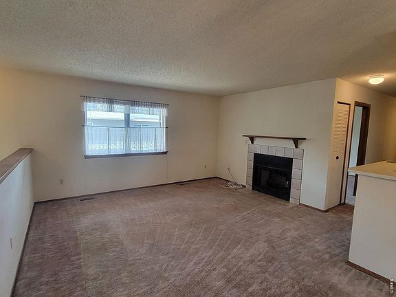 3rd image of 1045 Delta Dr #F