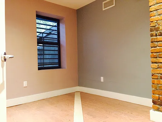 Rented by Nooklyn NYC LLC | media 8