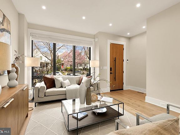 4th image of 3726 R St NW