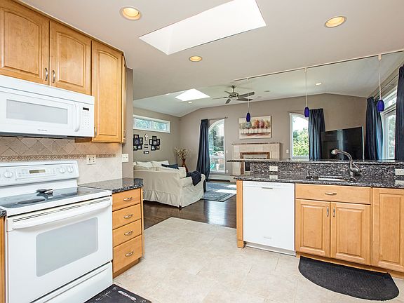 5th image of 838 Fairfield Ct