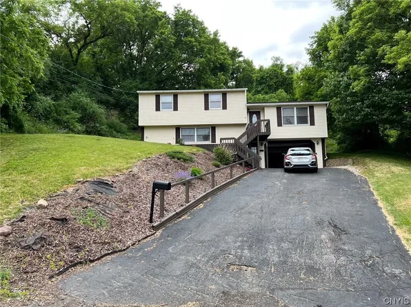 102 Oakridge Cir, Solvay, NY 13209