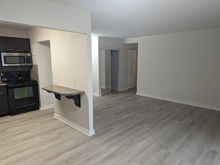 800 Corydon Ave — Photo 35