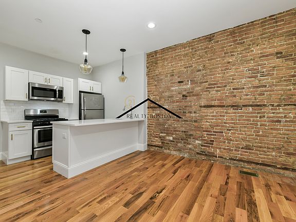 2nd image of 305 Saratoga St #2