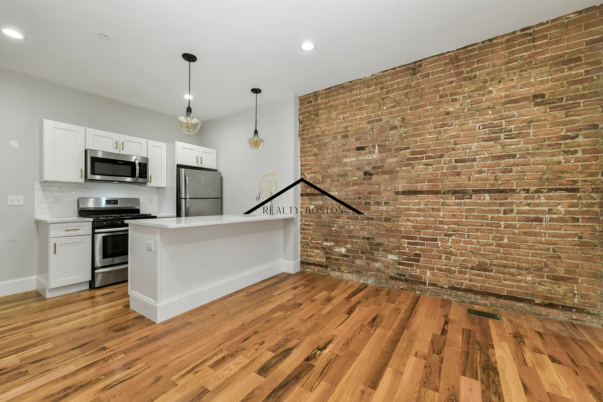 Building Photo - 305 Saratoga St #2