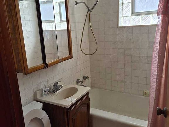 4th image of 3423 N Odell Ave