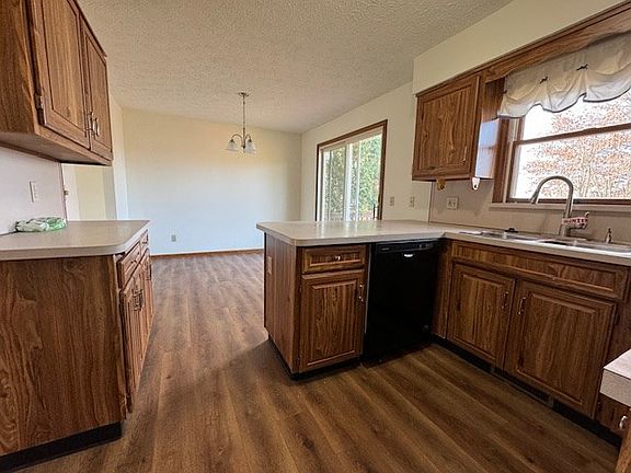 4th image of 1556 Cinnamon Dr S