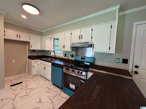 5th image of 1018 Hillcrest Dr