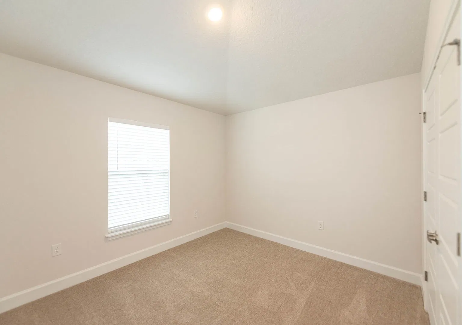 $400 Rent Credit 1st Month's Rent!! — Photo 2