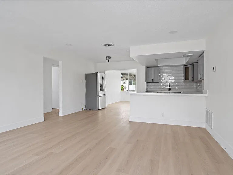 4510 NW 49th Dr — Photo 14