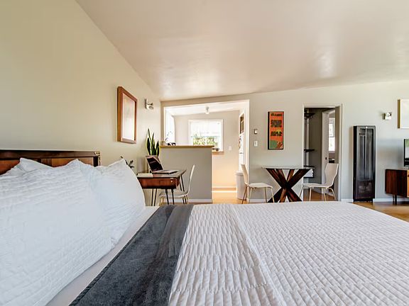 3rd image of 1714 N Spurgeon St #3