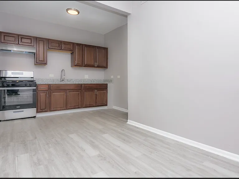 4200 W Washington Blvd — Photo 3
