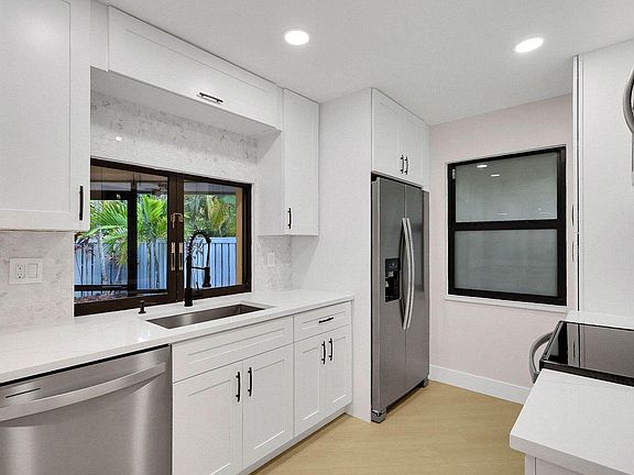 5th image of 1127 E Seminole Avenue #34b