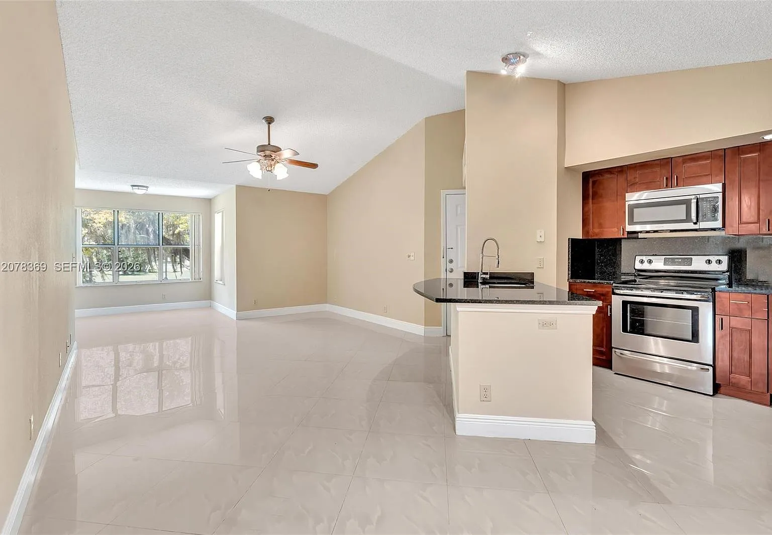 Coral Key Condo — Photo 1