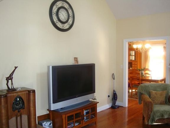 4th image of 208 Wyndhurst Dr