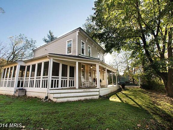 Screen Porch (sliding door opens to kitchen)