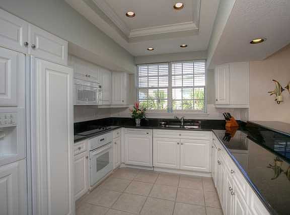 5th image of 747 S Harbor Dr APT 2