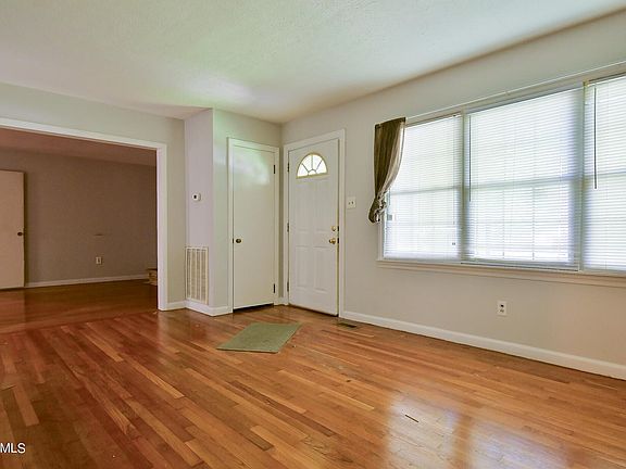 3rd image of 207 Kelsay Dr
