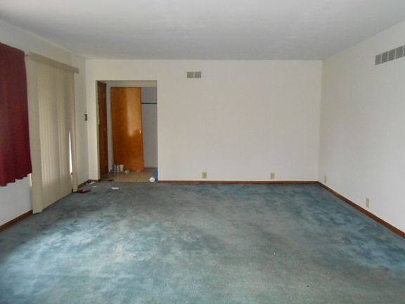 2nd image of 901 Howard St