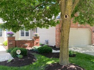 1253 Oakleaf Ct, Aurora, IL 60506