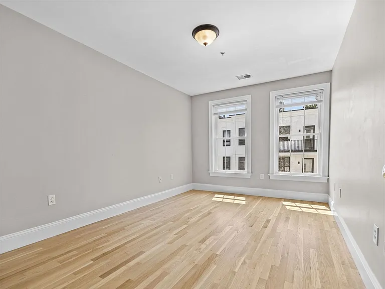 408 E 3rd St #5 — Photo 14