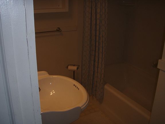 3rd image of 376 Maria Ave #2