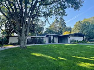 1167 Charrington Rd, Bloomfield Hills, MI 48301