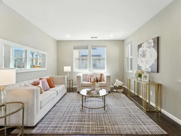 418 Desert Holly St, Milpitas, CA 95035