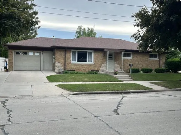 2504 S 8 STREET, Manitowoc, WI 54220