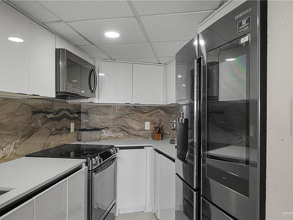 3rd image of 4901 Laguna Dr