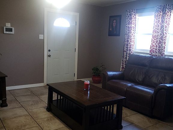 3rd image of 3303 Delano Ave