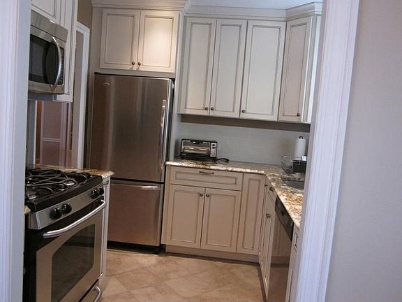 Beautifully renovated 3 bedroom co-op