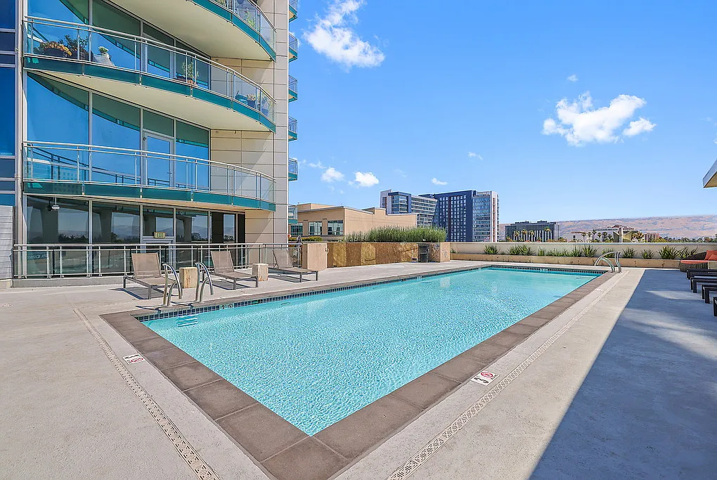 360 Residences — Photo 1