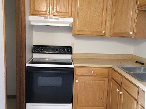 4th image of 704 West St Unit 3