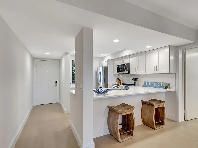 501 S Seas Dr #202 — Photo 7