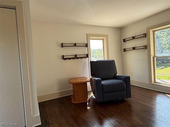 5th image of 32 Townsend St