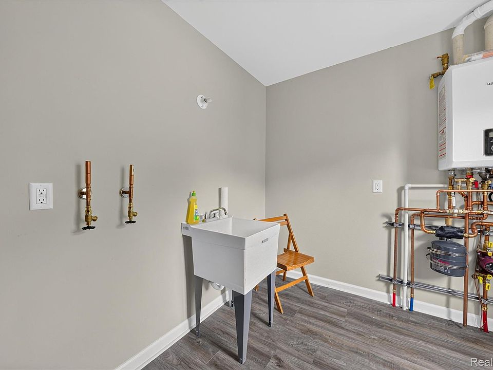 4235 Lake Grove Dr, photo 28