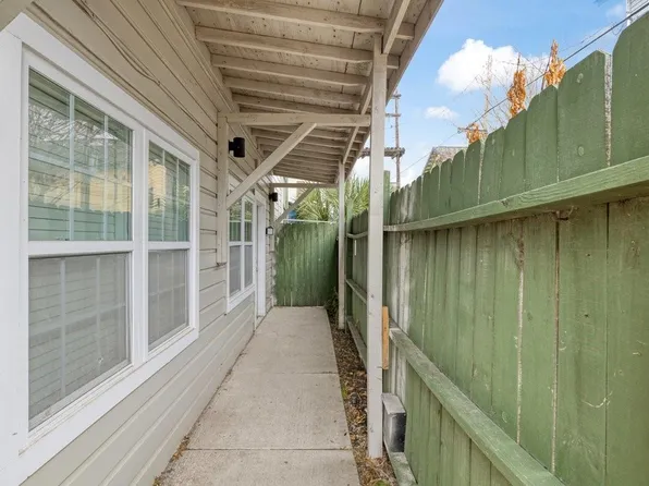 1217 Market St, Galveston, TX 77550