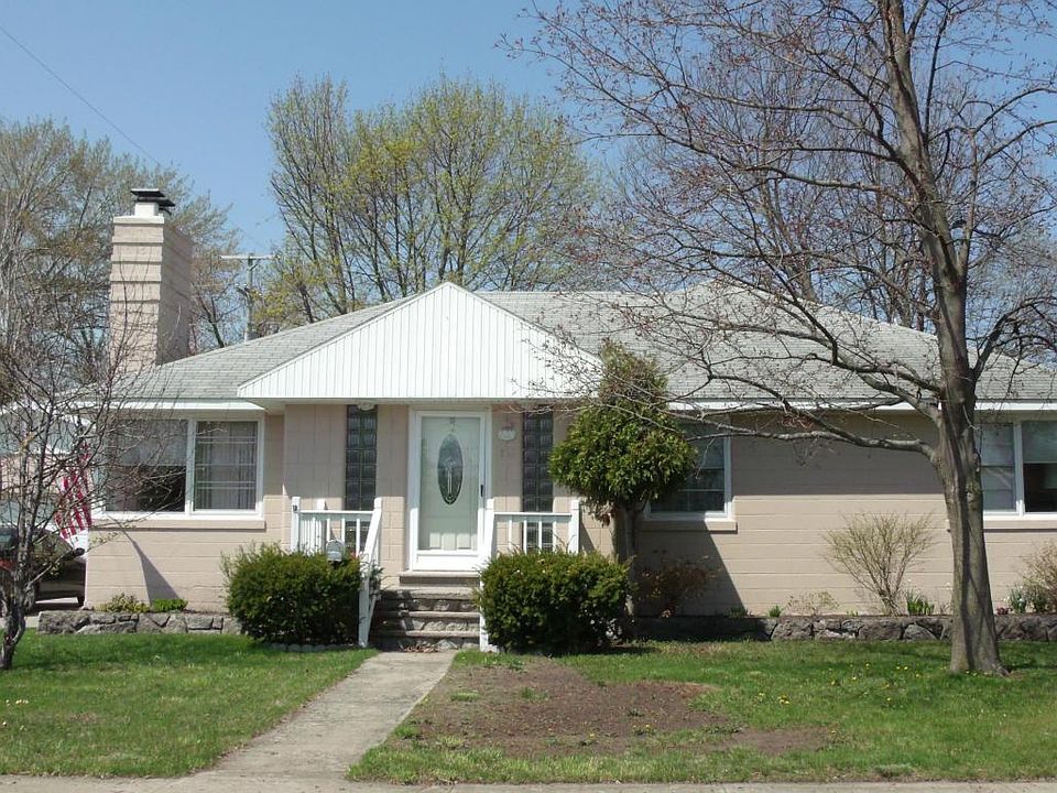 1st image of 125 Bedford St
