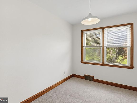 4th image of 803 Long Bar Harbor Rd