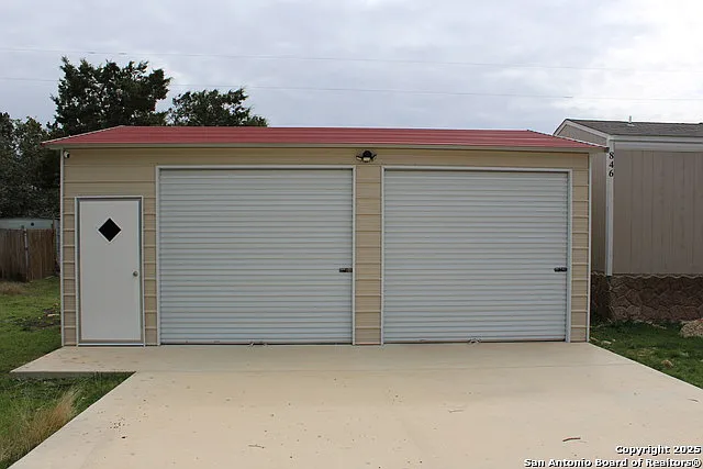 846 Inglewood Dr — Photo 2