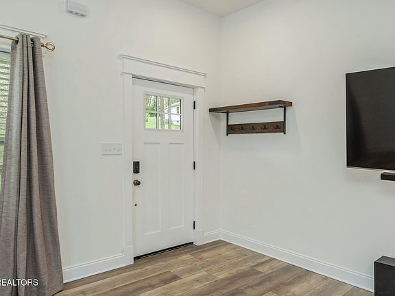 5th image of 2102 Bernhurst Dr