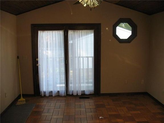 4th image of 1316 E Wolf Ct