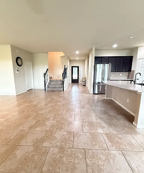 9010 Phoenix Park — Photo 10