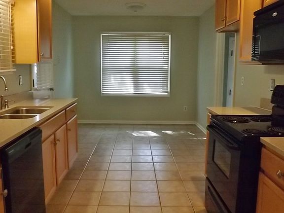 Eat-in kitchen, new cabinets, quartz counter tops, pantry