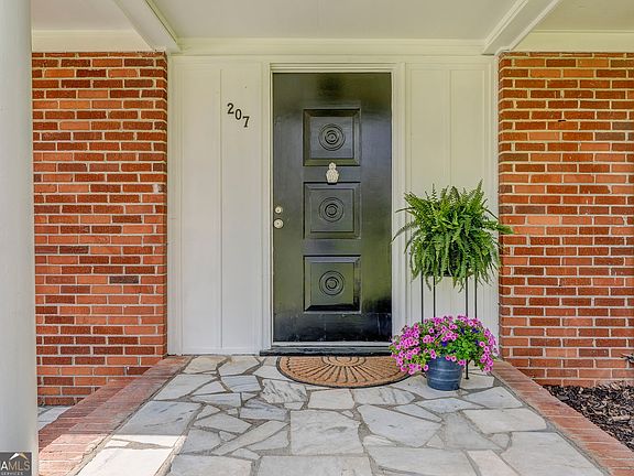 4th image of 207 John Phillips Rd